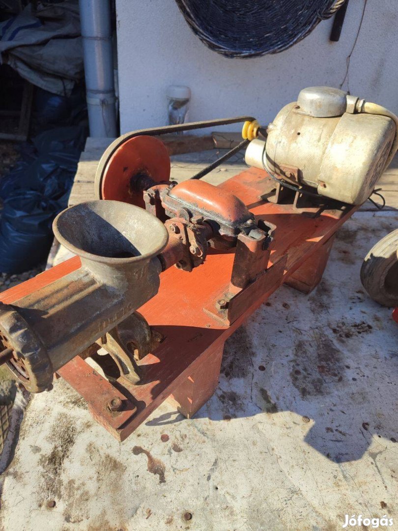 Villanymotoros húsdaráló