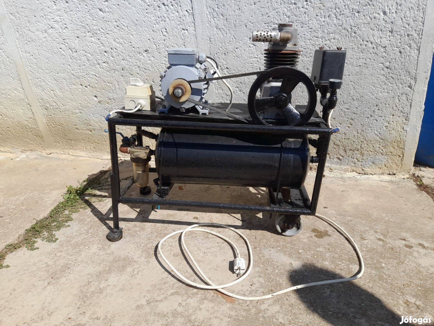 Villanymotorral hajtott kompresszor