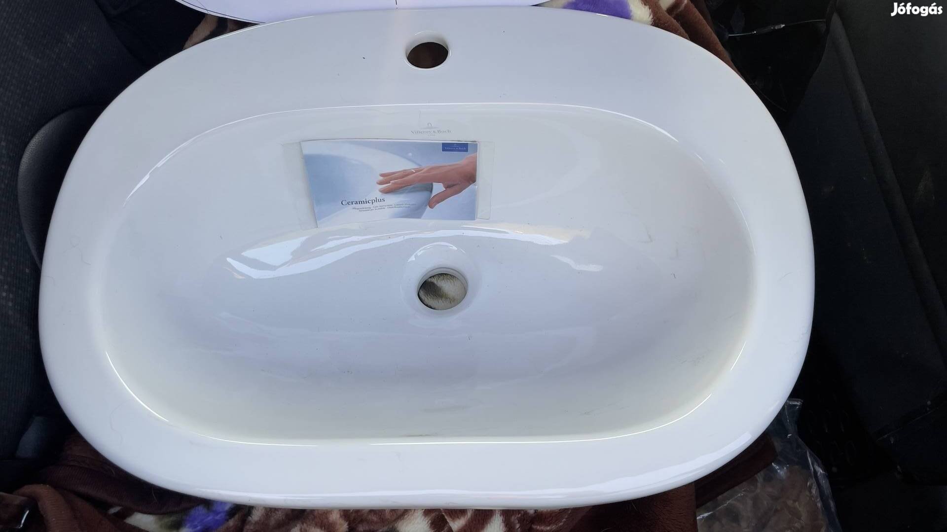 Villeroy & Boch pultba építhető mosdó