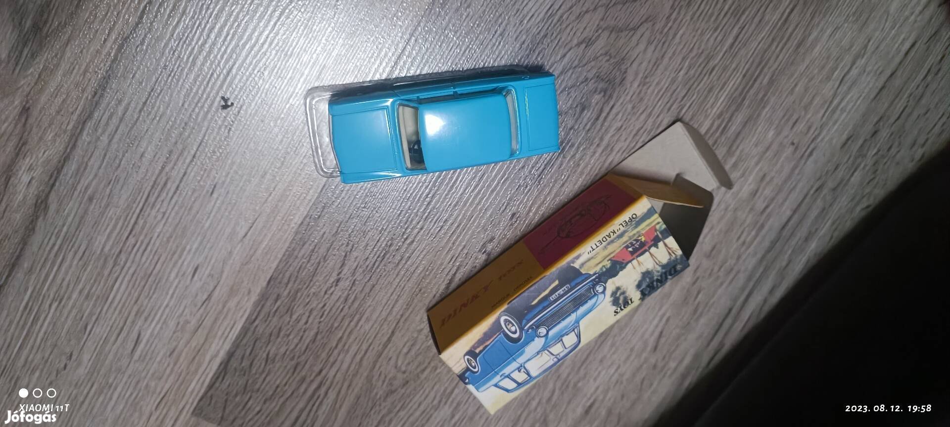 Vintage Dinky toys Fém Opel kadett dobozában. Posta 
