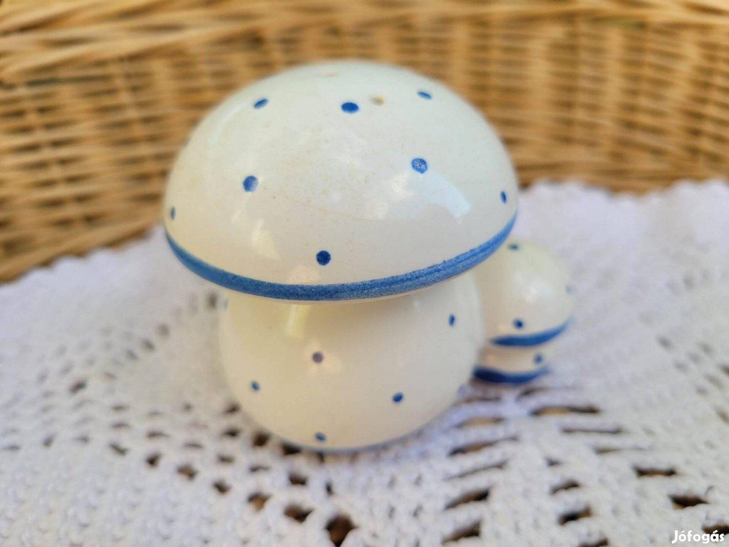 Vintage Gmundner Keramik kék pettyes gomba alakú sószóró