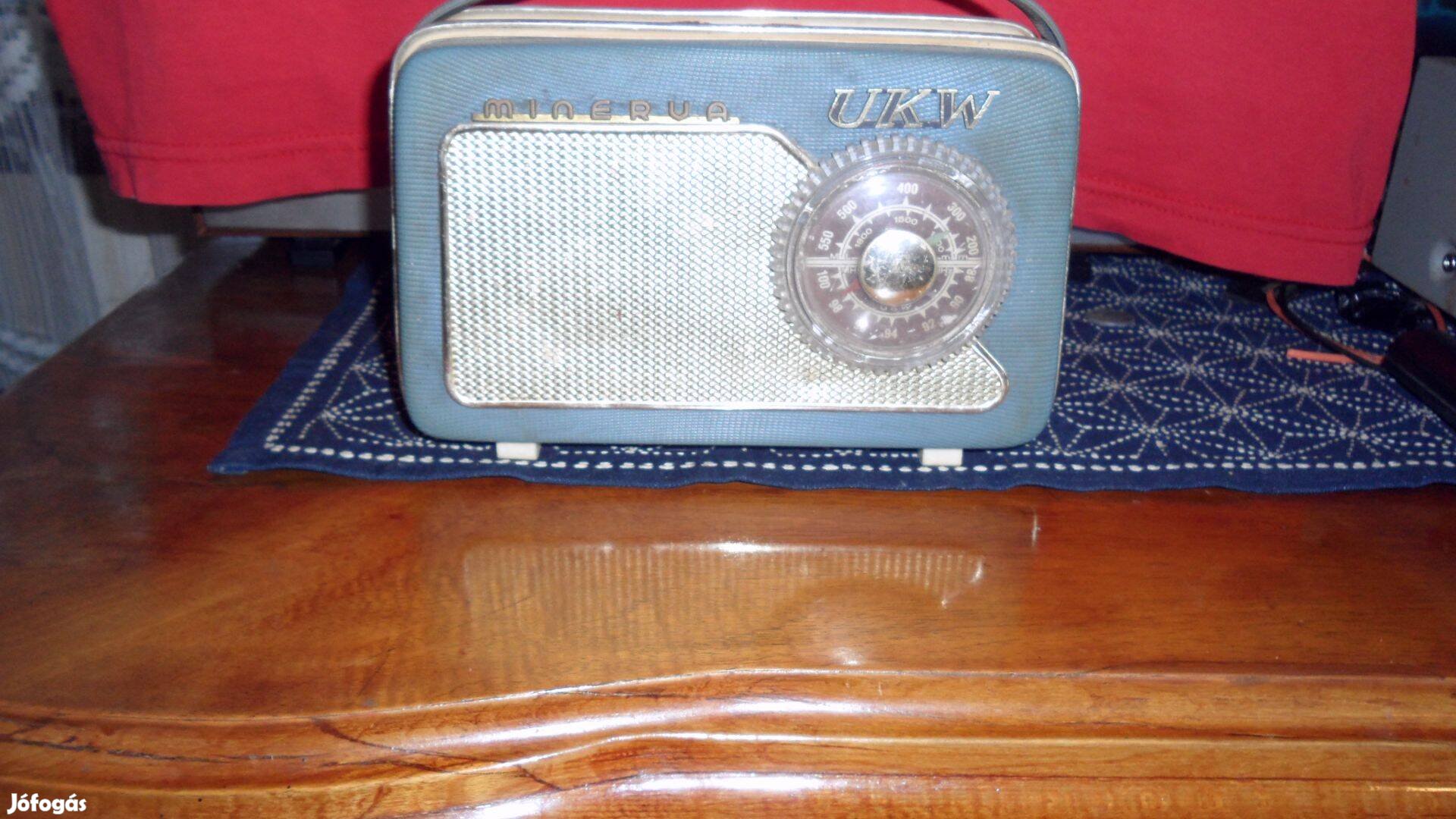 Vintage Minerva UKV hord világvevő tranzisztoros telepes osztrák rádió