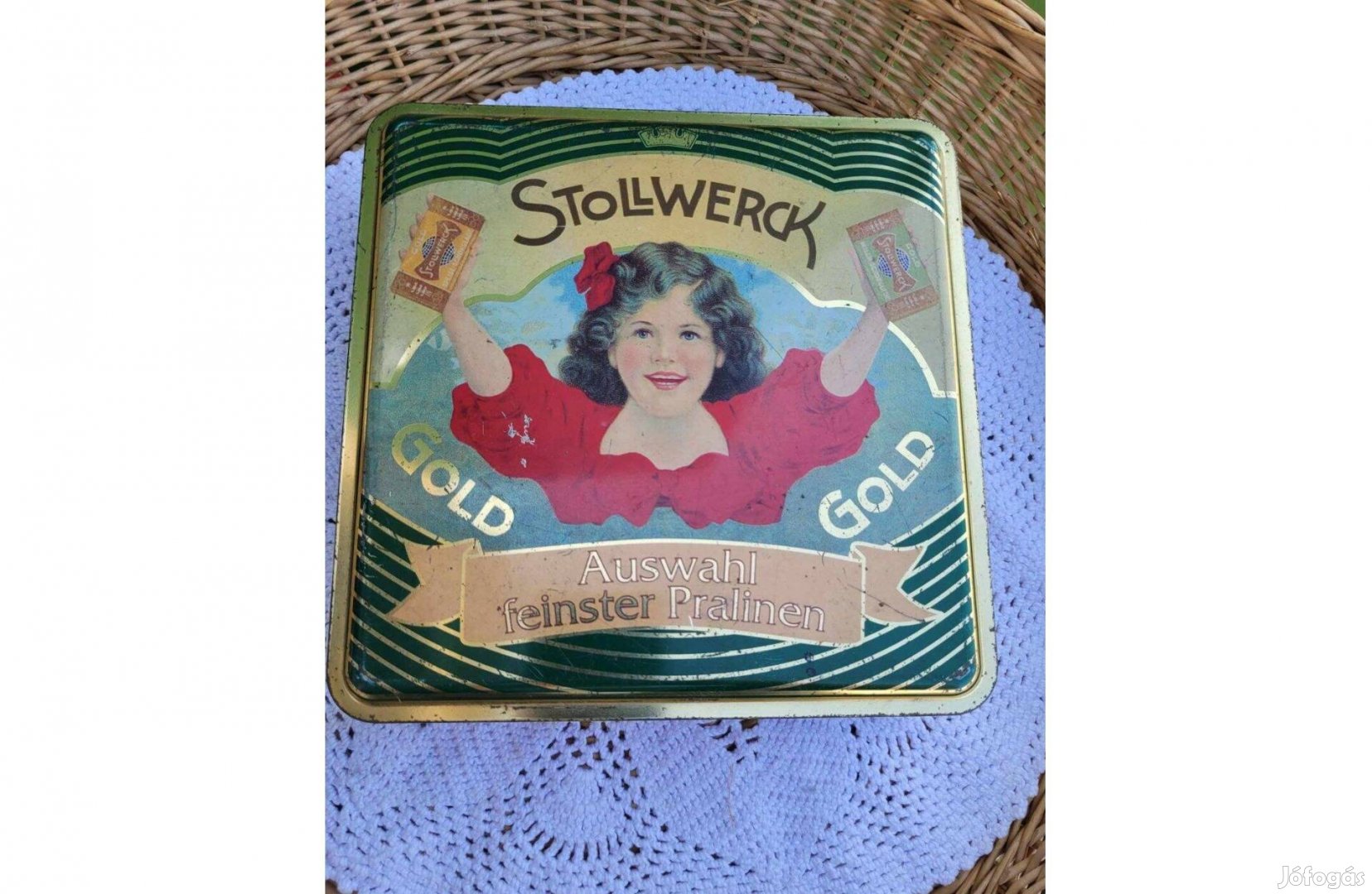 Vintage Stollwerck arany jelenetes fém díszdoboz