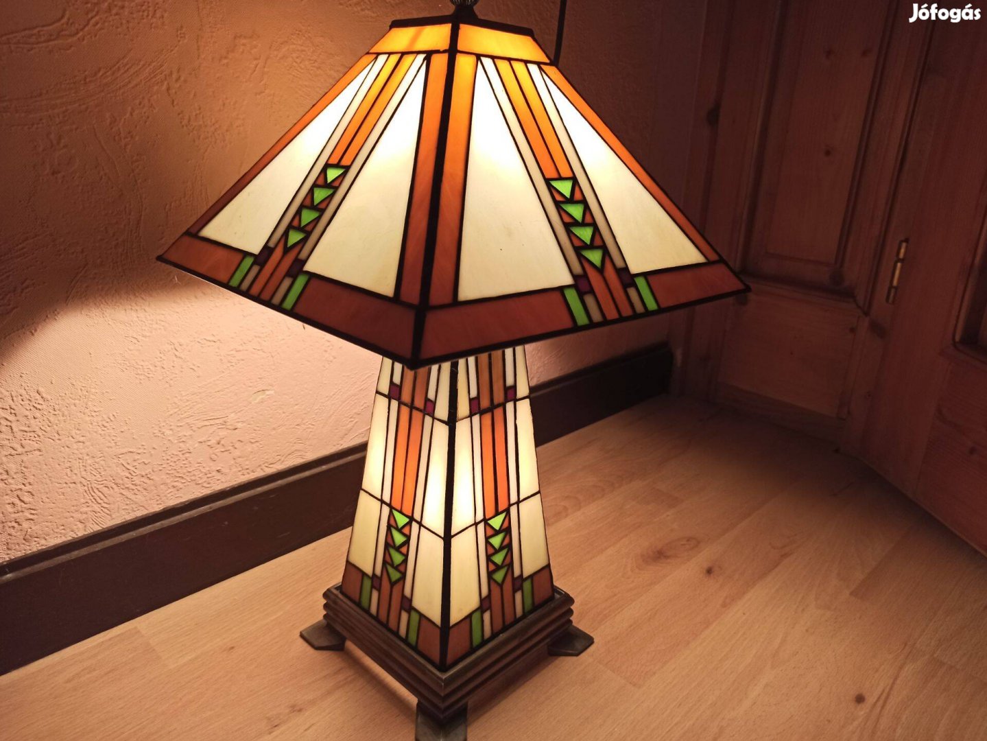 Vintage Tiffany stílusú asztali lámpa