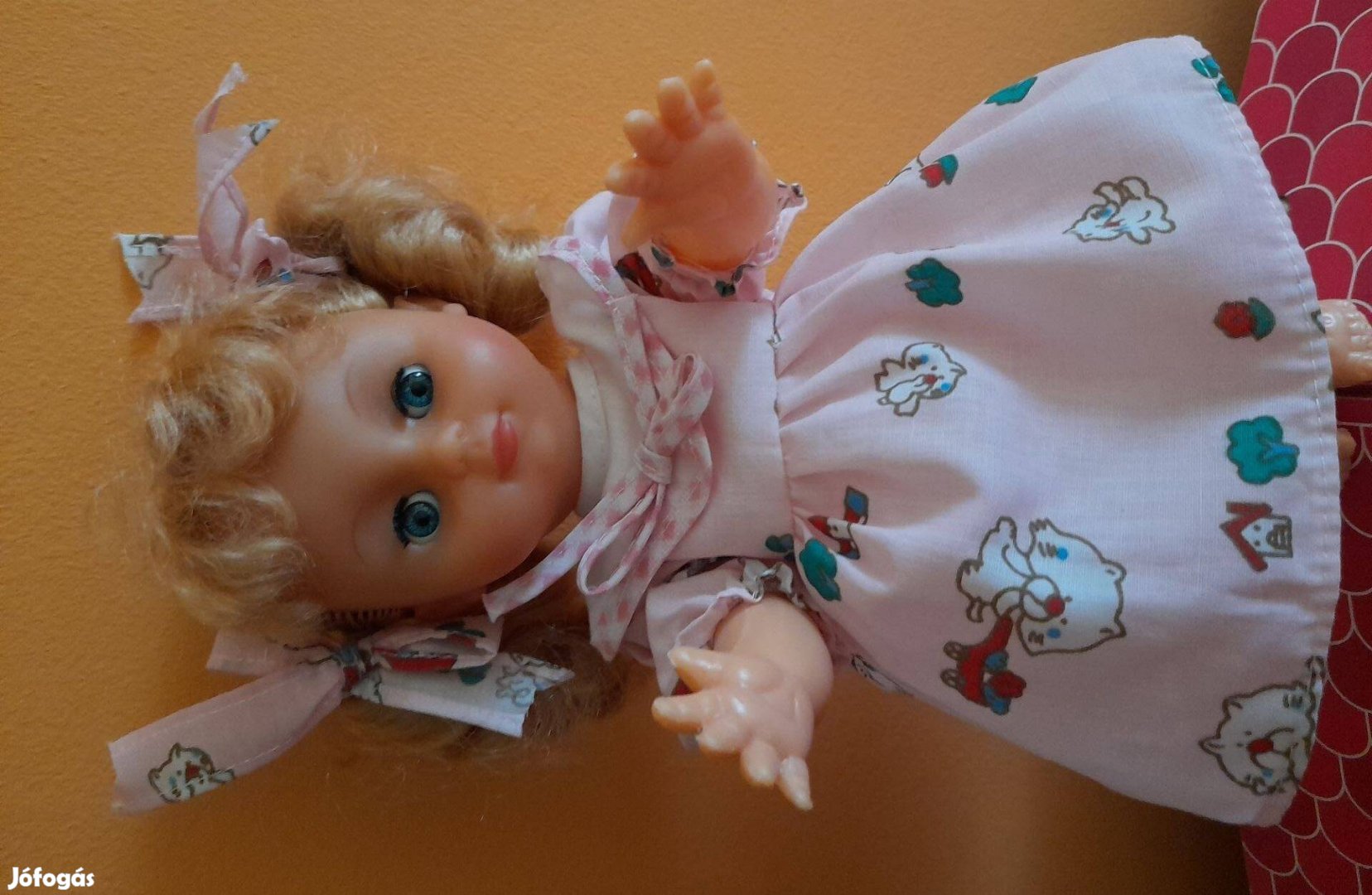 Vintage, szőke, copfos June Doll baba