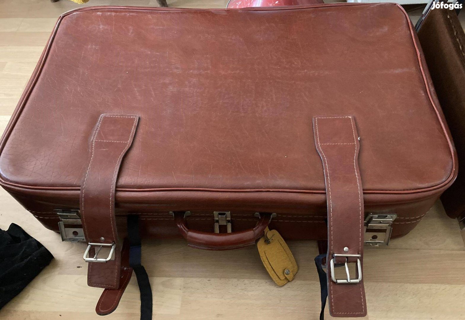 Vintage bordő bőr utazóbőrönd