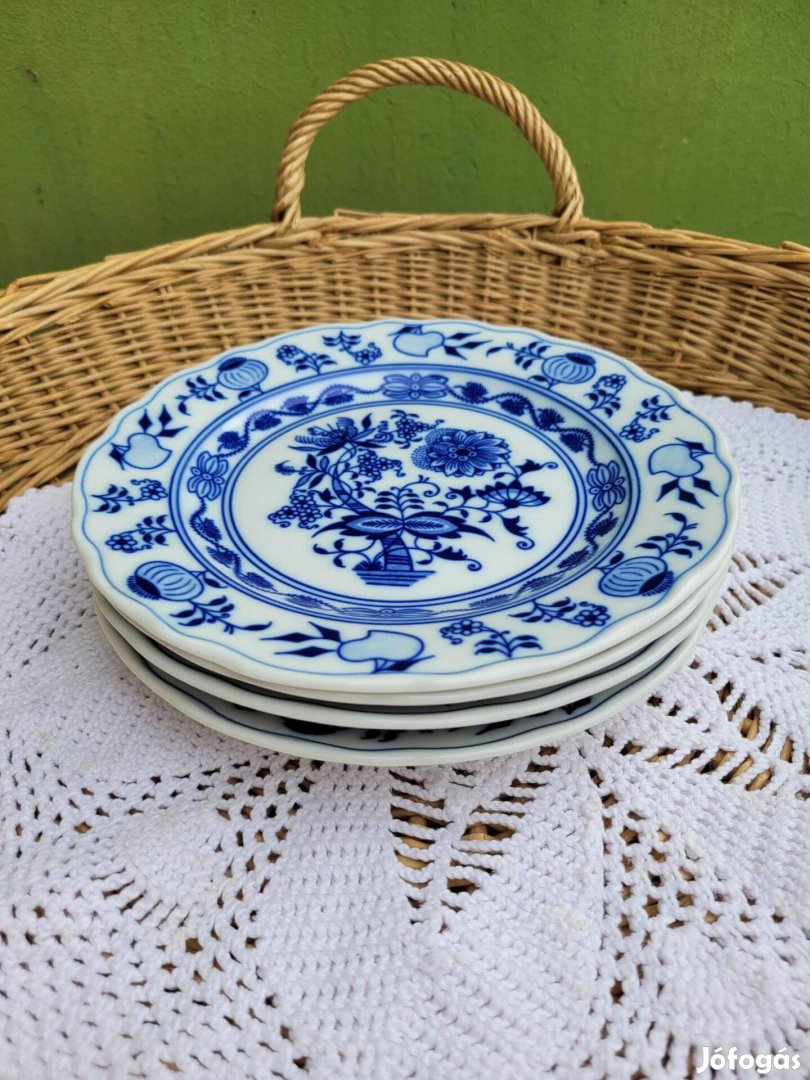 Vintage cseh hagymamintás, hullámos szélű porcelán kis tányérok 4 db