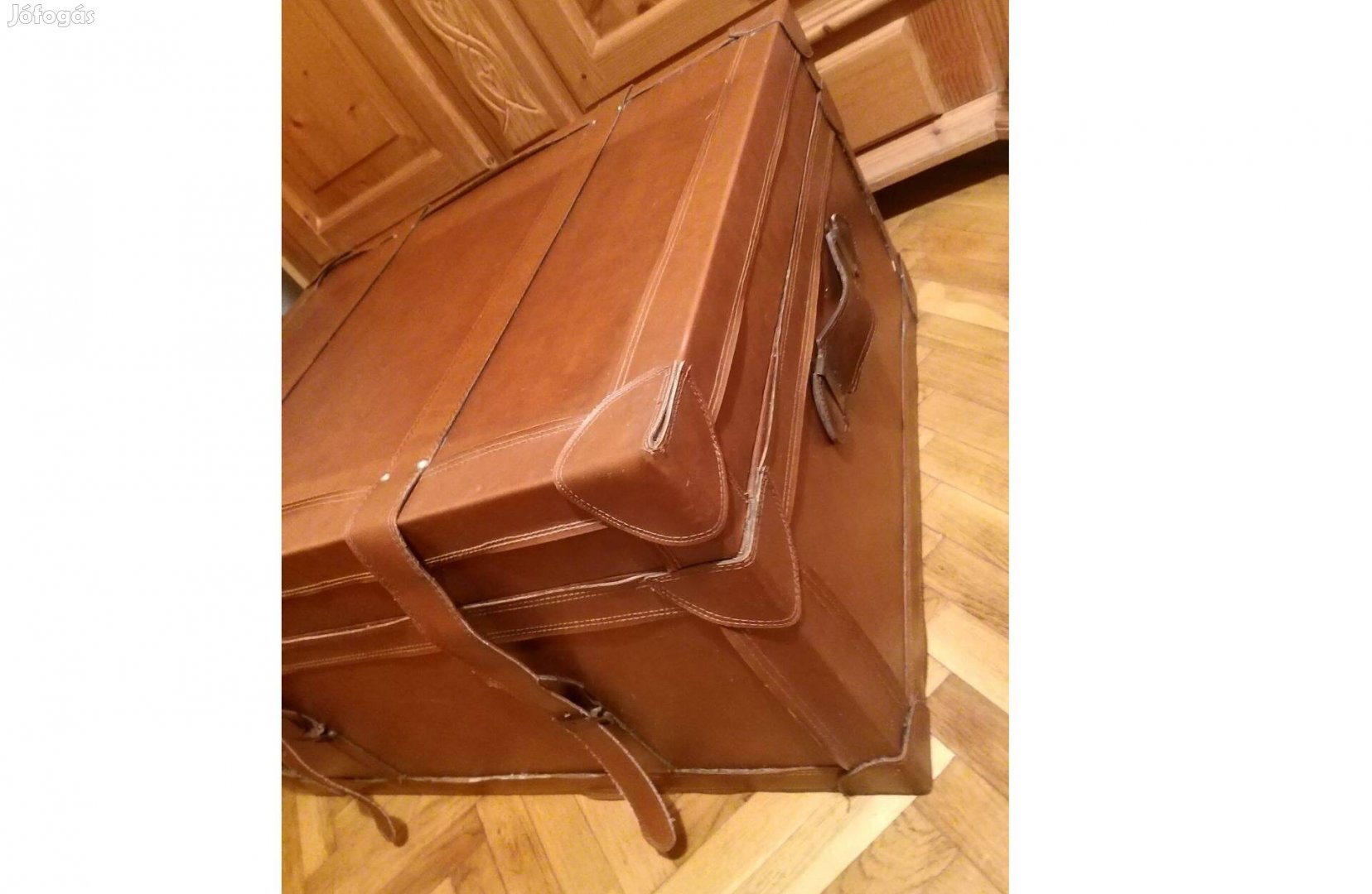 Vintage design utazóláda dekoráció