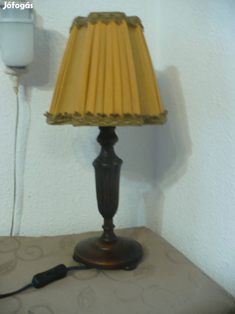 Vintage faragott asztali lámpa