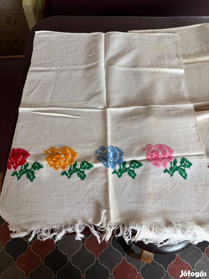 Vintage hímzett népi kendők