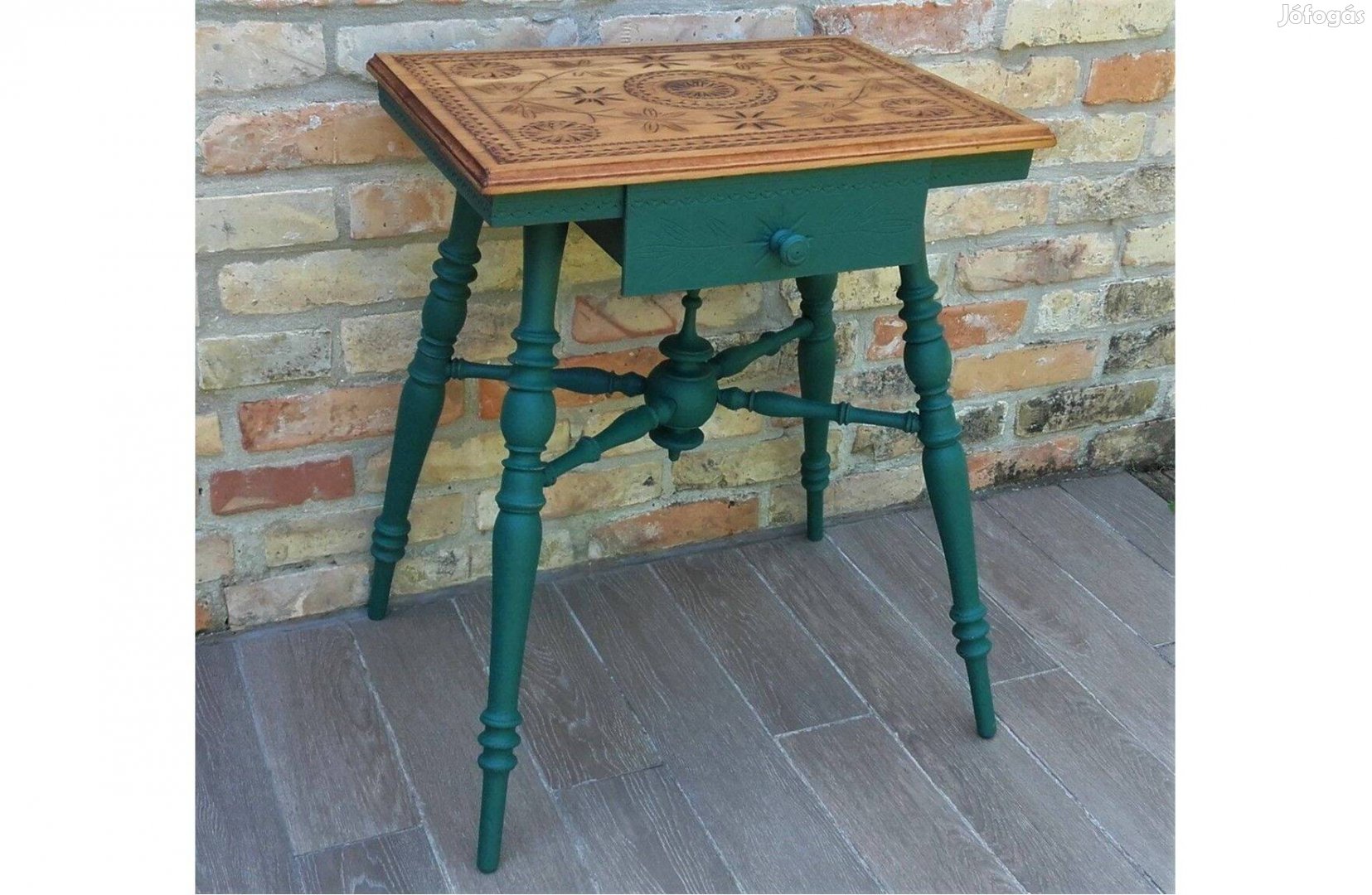 Vintage kisasztal, lerakóasztal, asztalka