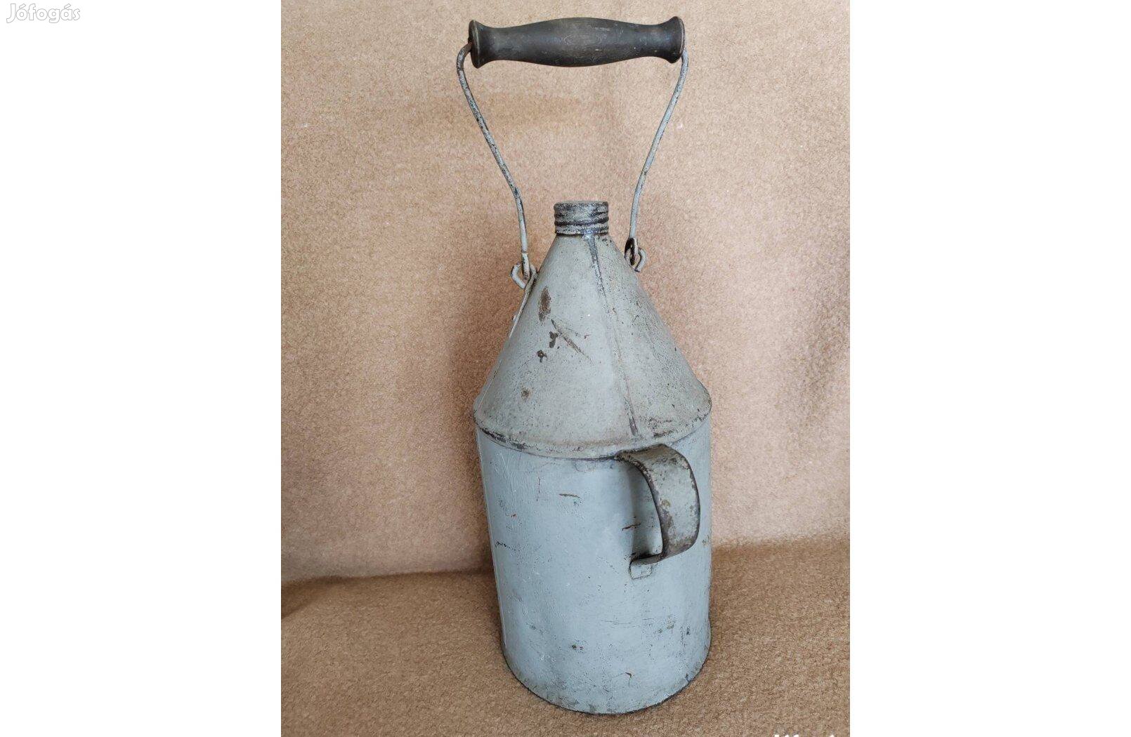 Vintage olajozó fém kanna