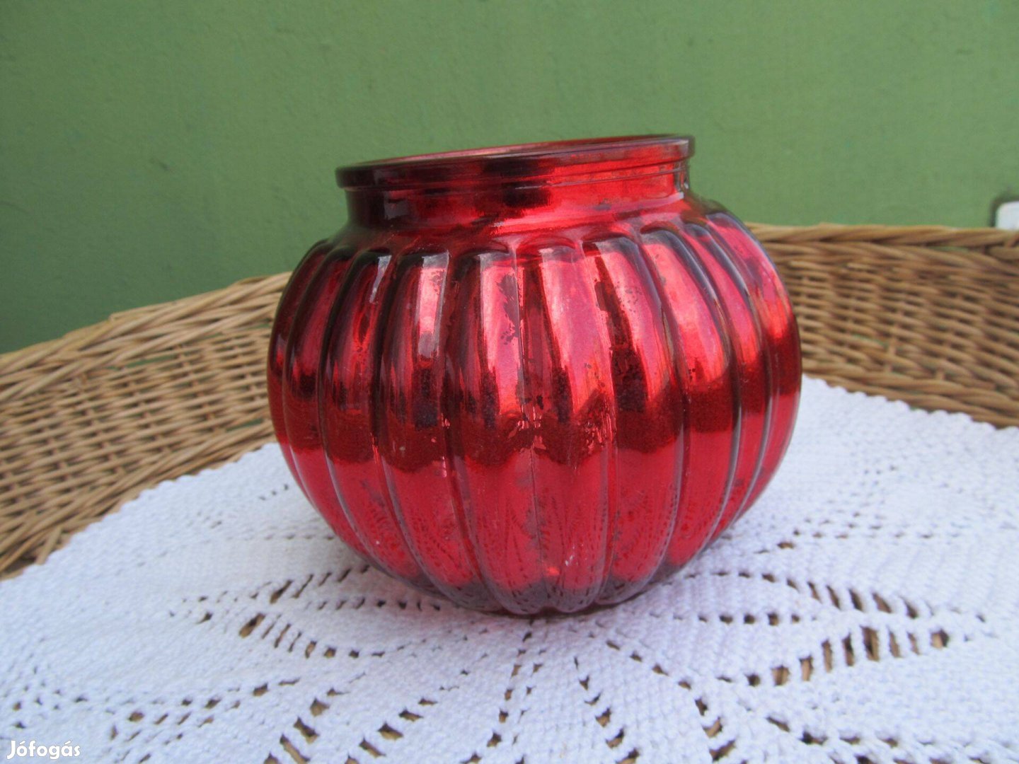 Vintage piros foncsorozott üveg gyertya, mécses tartó