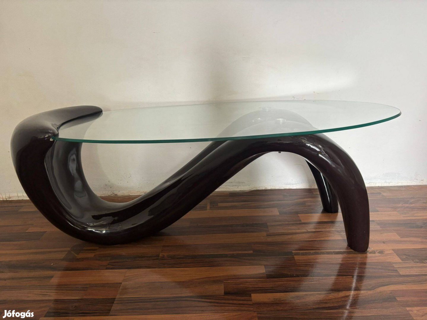 Vintage stílusú üveg dohányzóasztal