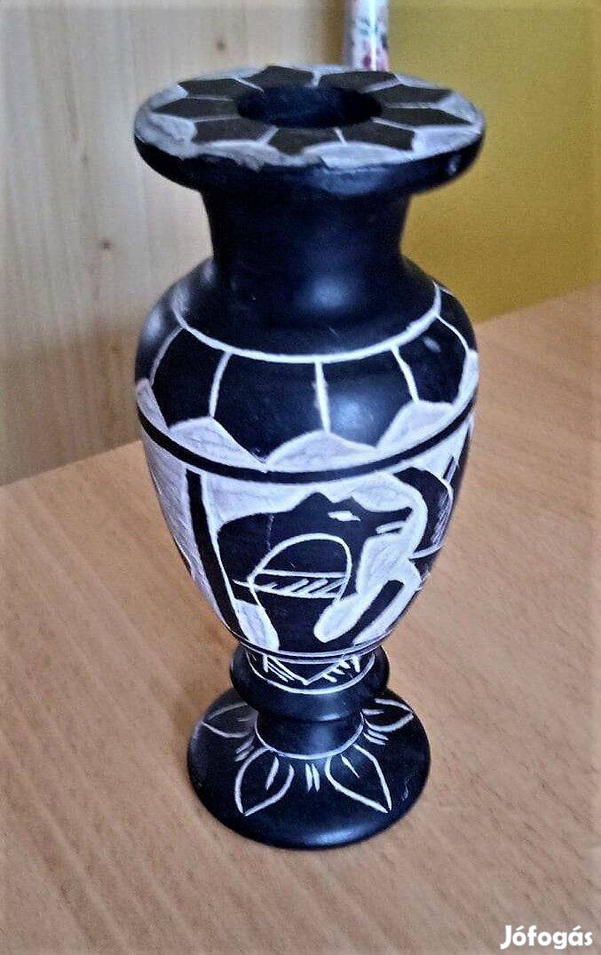 Vintázs egyiptomi kézzel faragott bazaltkő váza