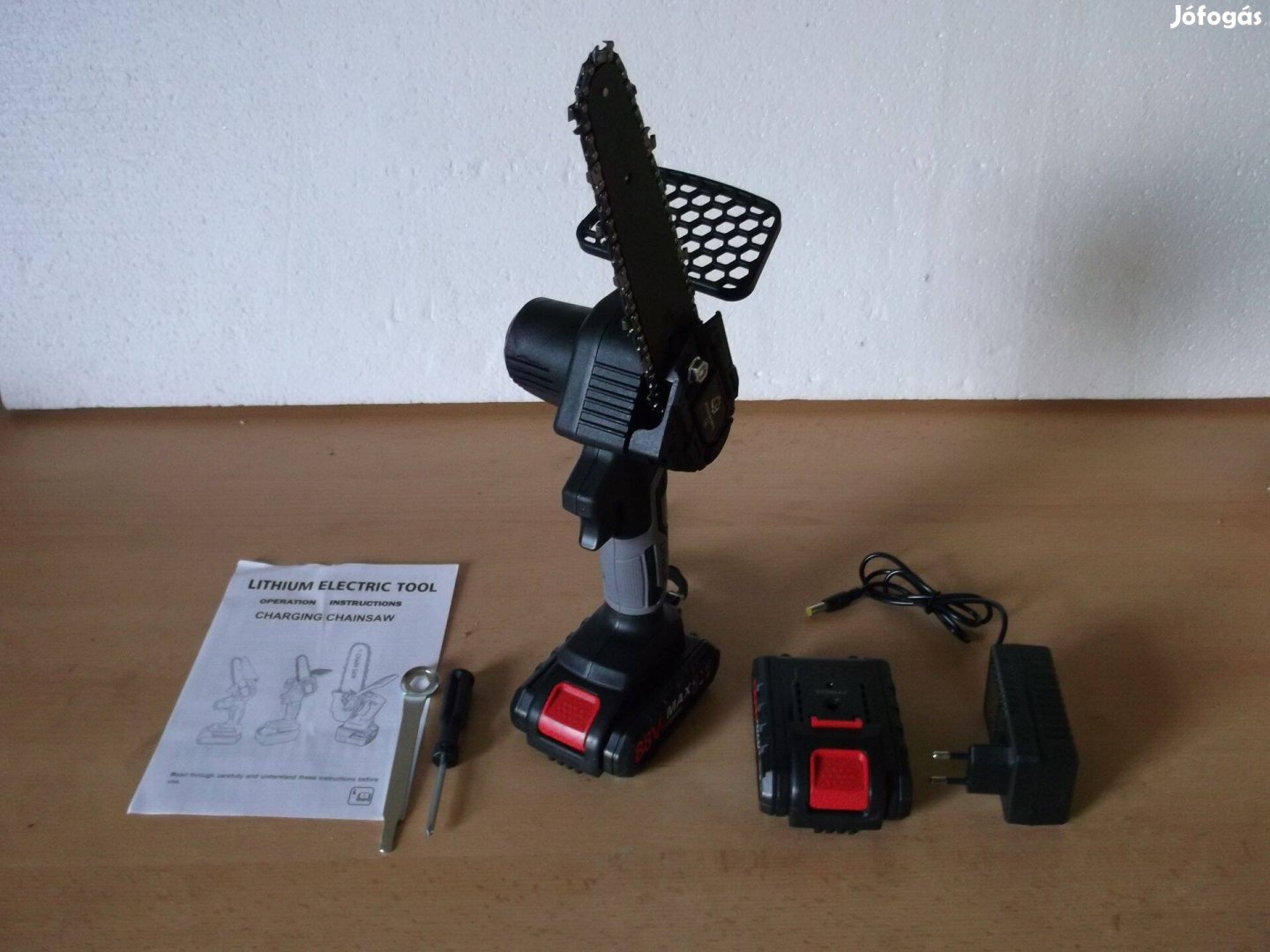 Violeworks akkus láncfűrész 2 akkuval töltővel Új