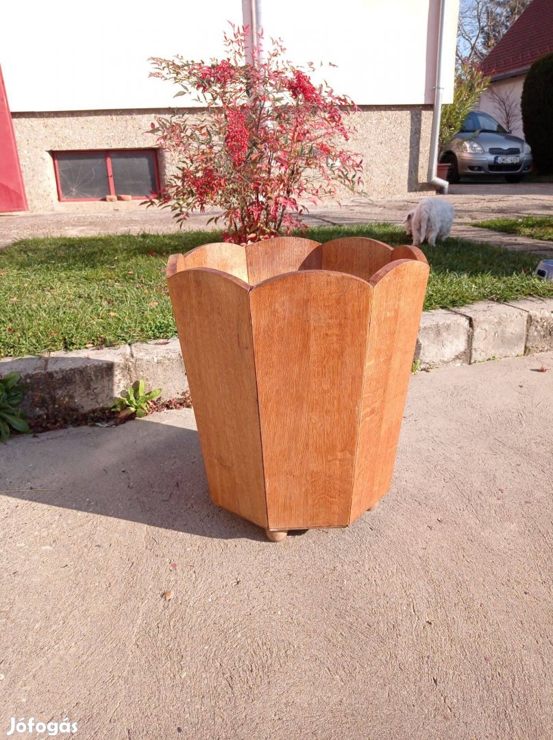 Virág dézsa. kaspó