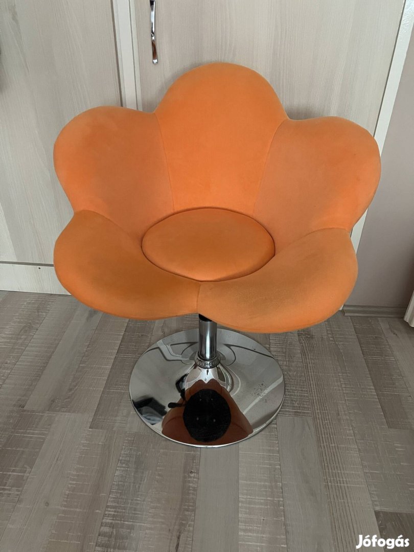 Virág formájú szék