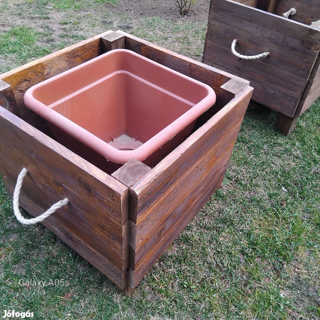 Virágládák eladók!