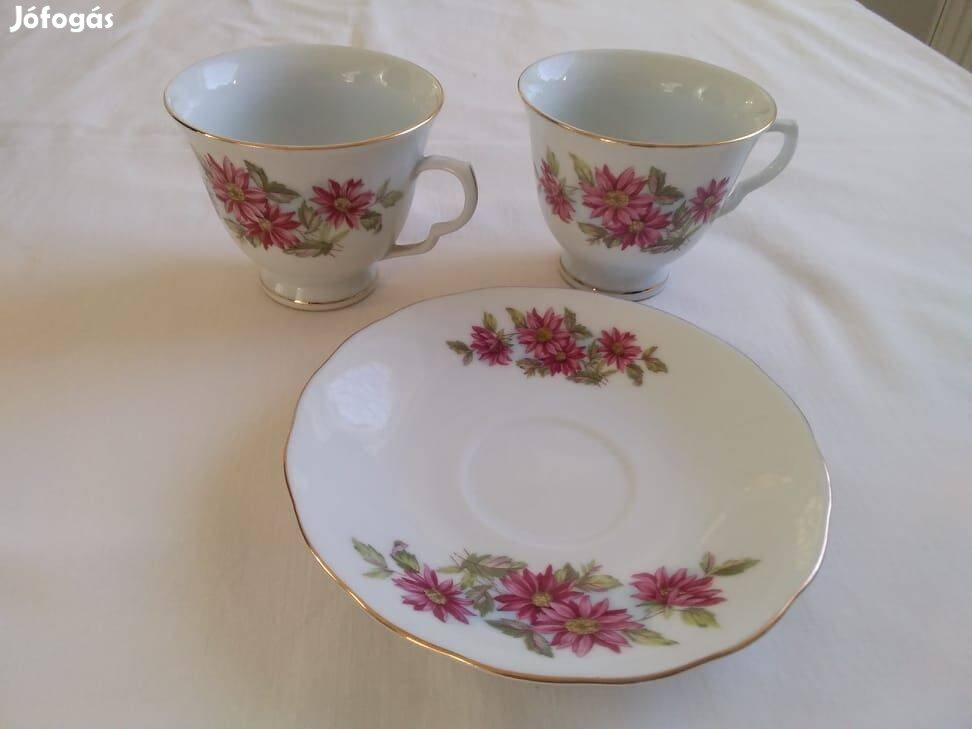 Virágmintás kínai illetve Alföldi porcelán kávéscsészék és aljak