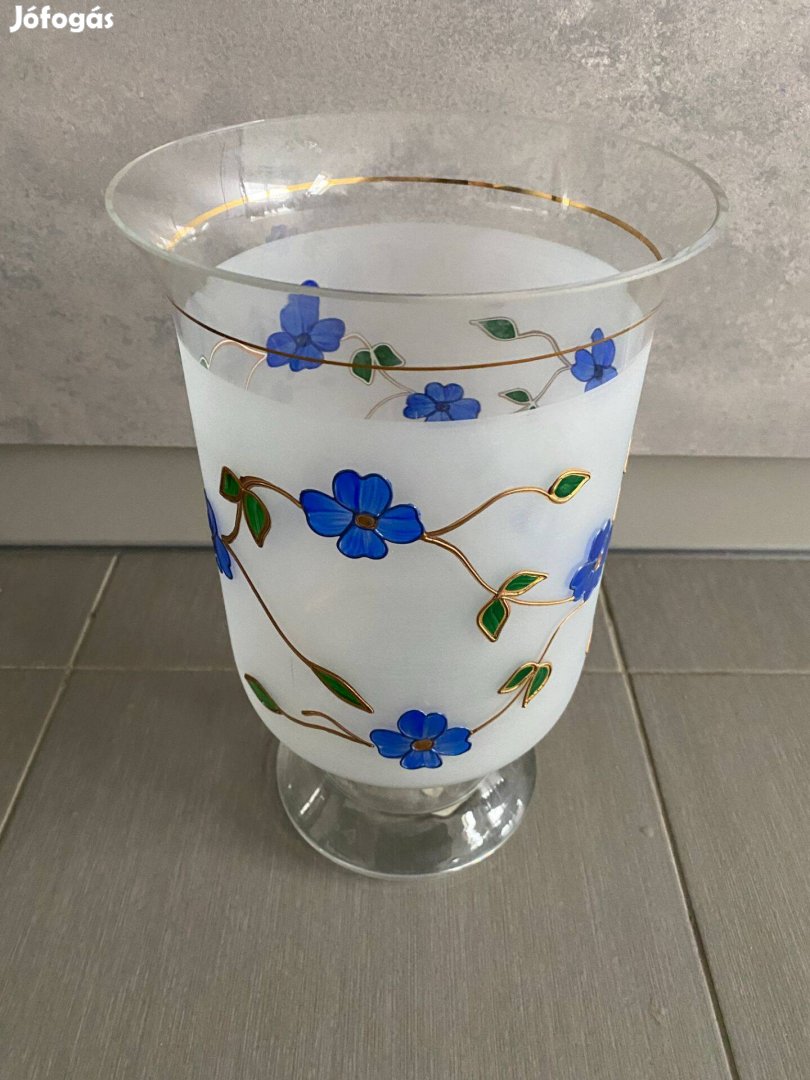 Virágmintás üveg váza