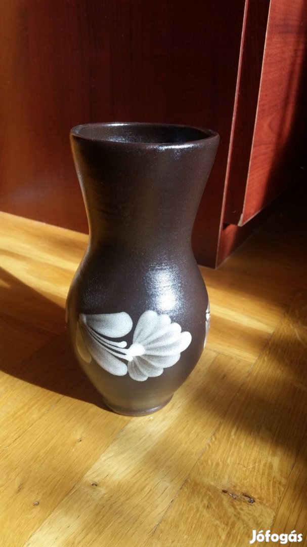 Virágmintás váza 