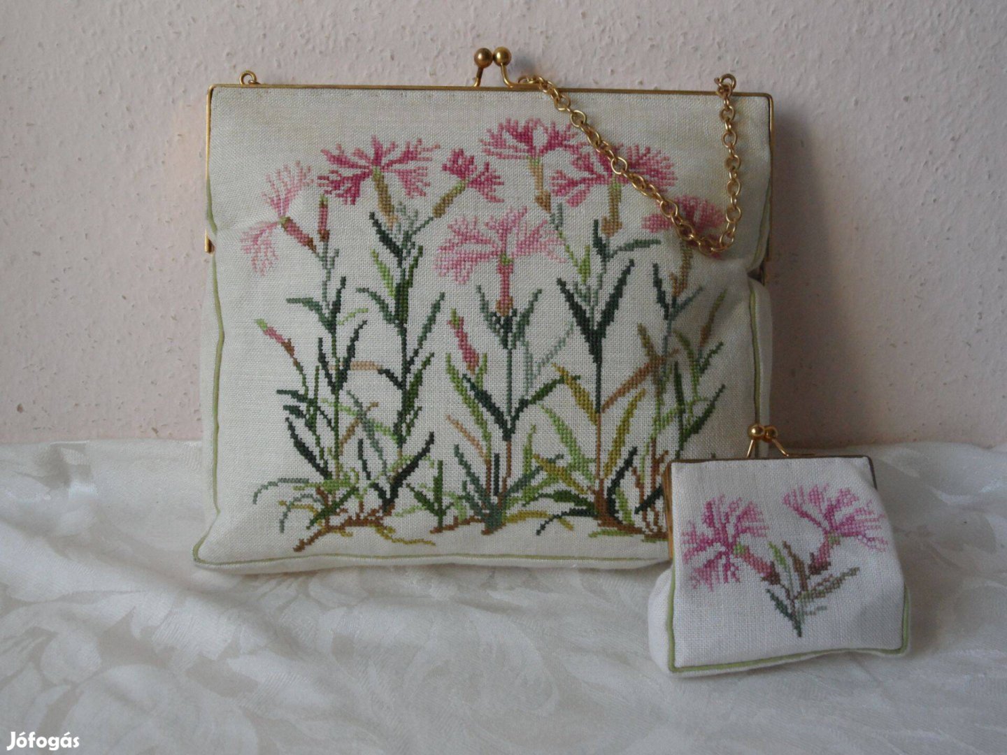 Virágos, hímzett textil női táska, ridikül pénztárca