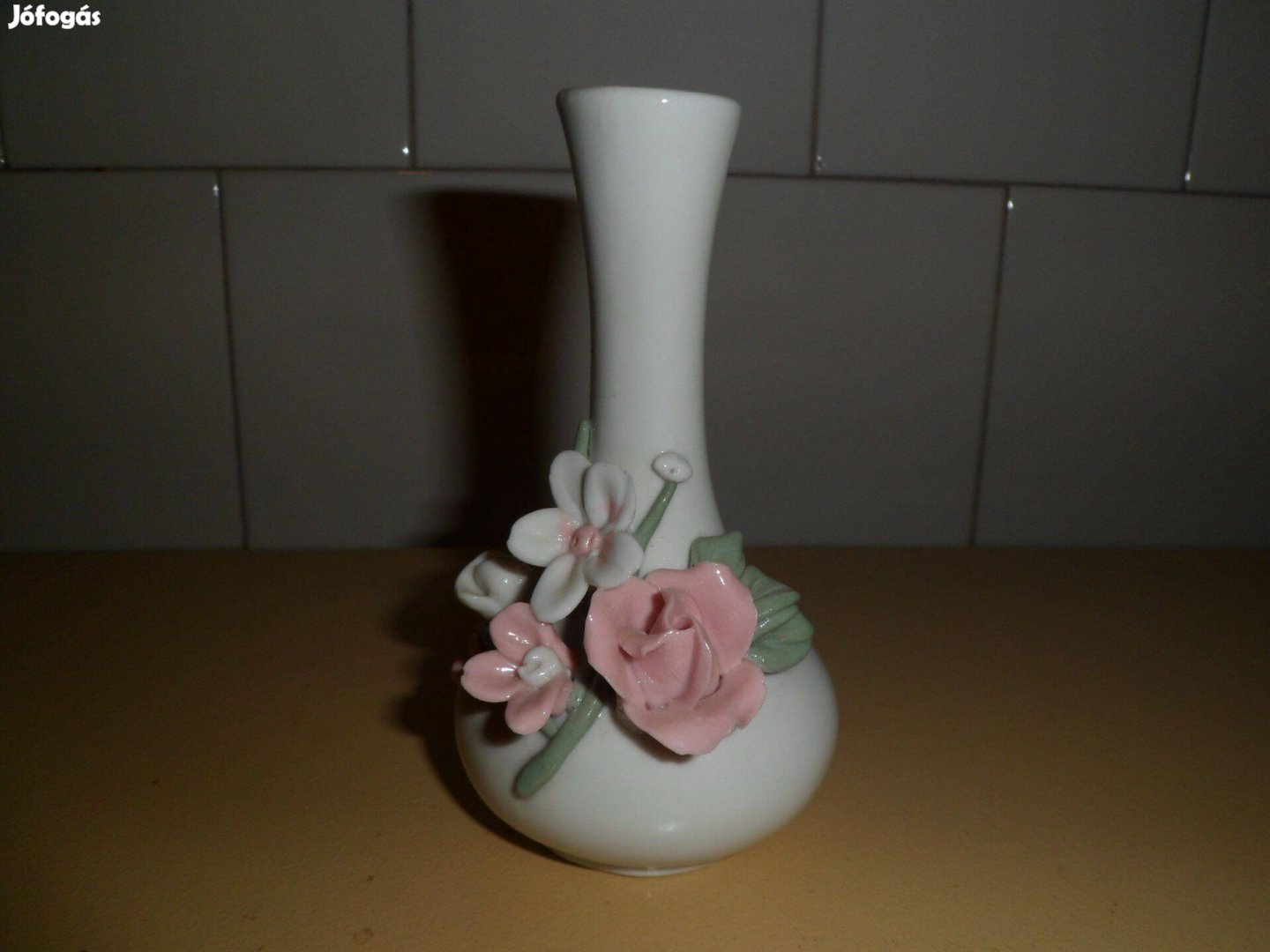 Virágos porcelán váza