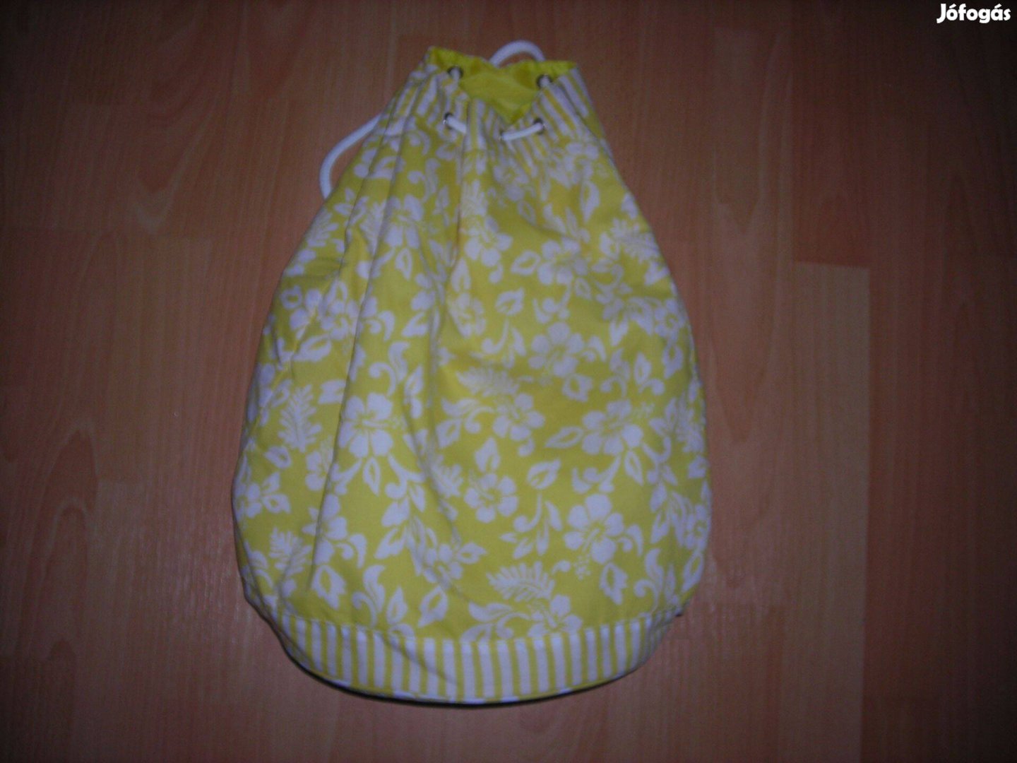 Virágos sárga női táska