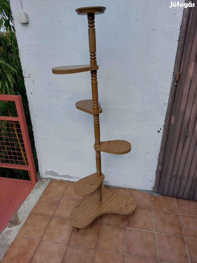 Virágtartó 145cm magas 10 virág is ráfér szét lehet csavarozó.