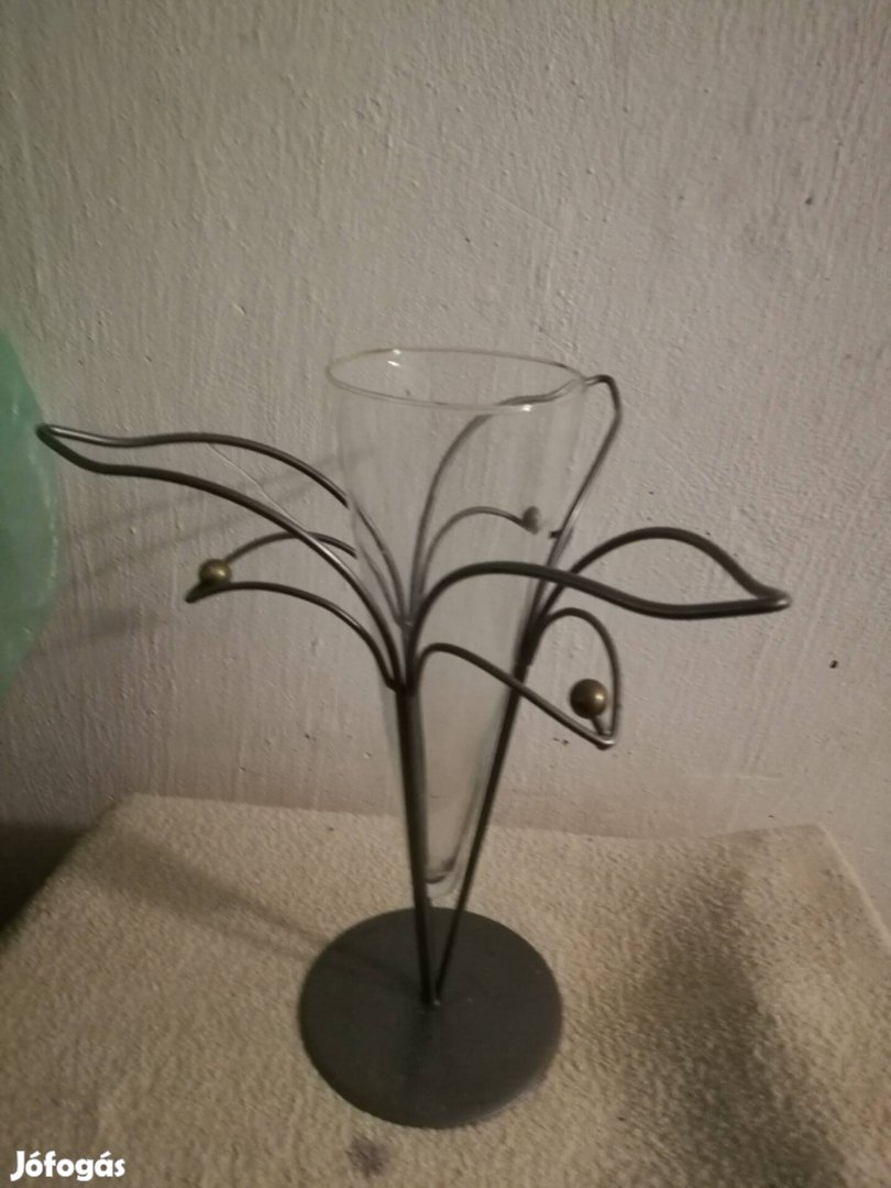 Virágtartó váza