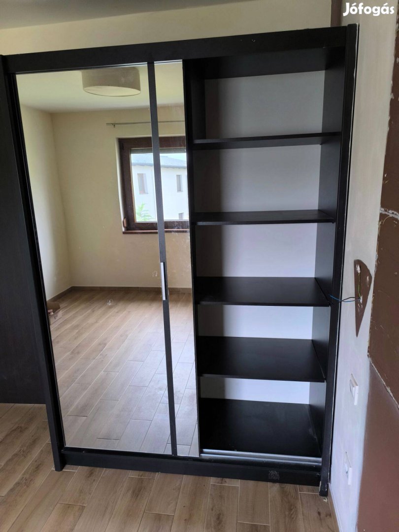 Vista tolóajtós szekrény
