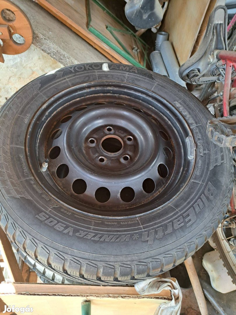Vitara acélfelnire szerelt téli gumi szett