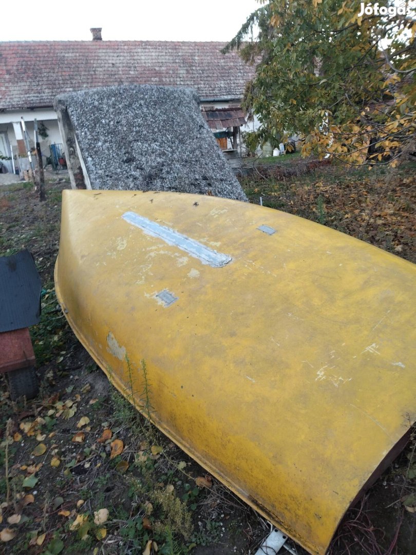 Vitorlás test üvegszálas