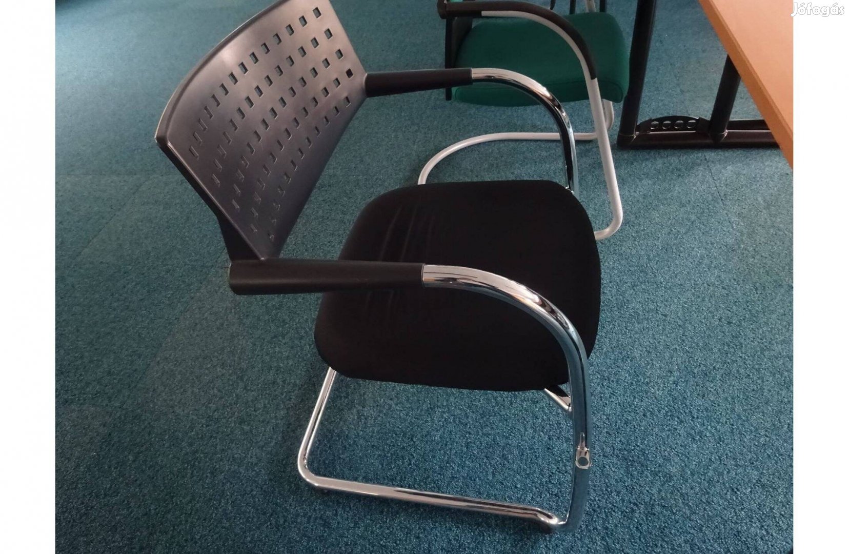 Vitra tárgyalószék, fekete színű konferenciaszék - használt irodabútor
