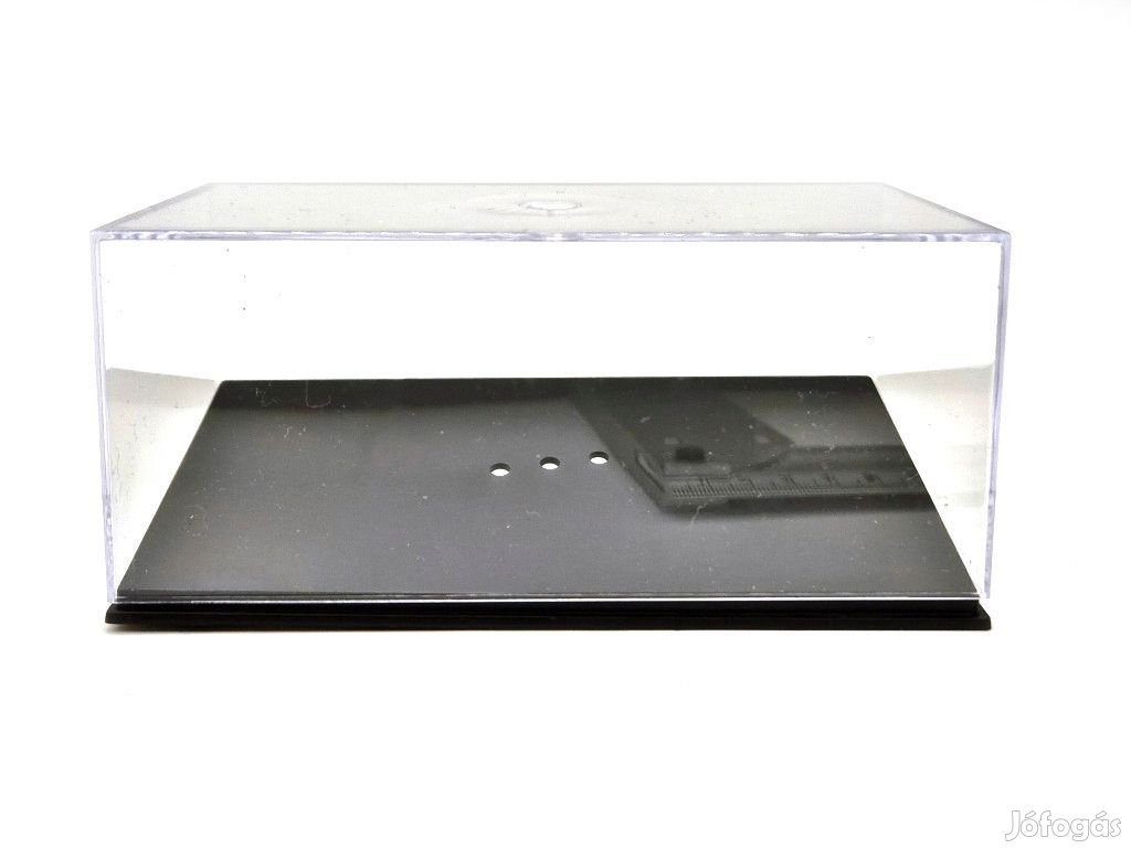 Vitrin/display 1:43 méretű modellautóhoz - döntött