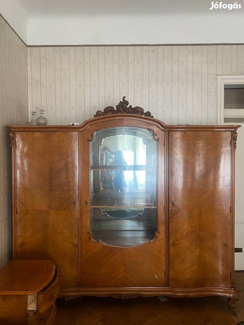 Vitrines neobarokk szekrény