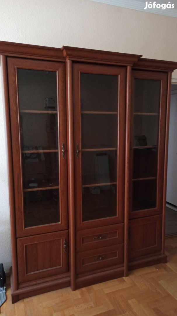 Vitrines szekrény 160*205*38-45