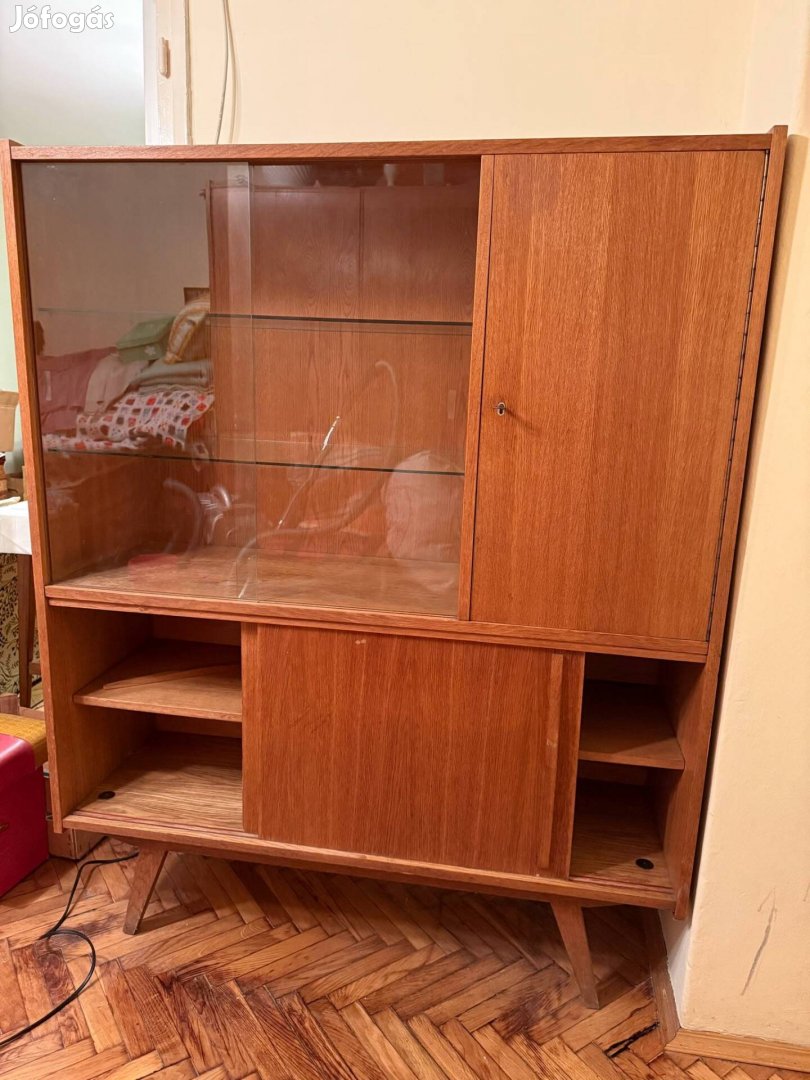 Vitrines szekrény