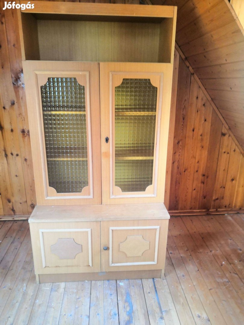 Vitrines szekrény