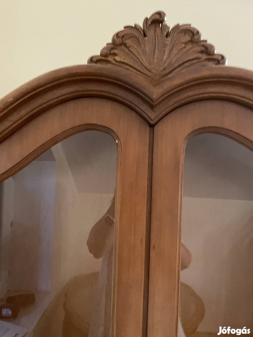 Vitrines szekrény 