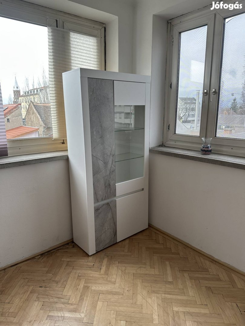 Vitrines szekrény 