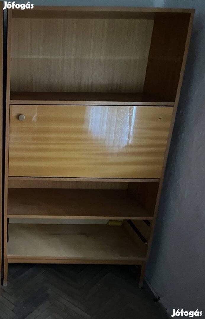 Vitrines szekrény vagy bárpolcos szekrény