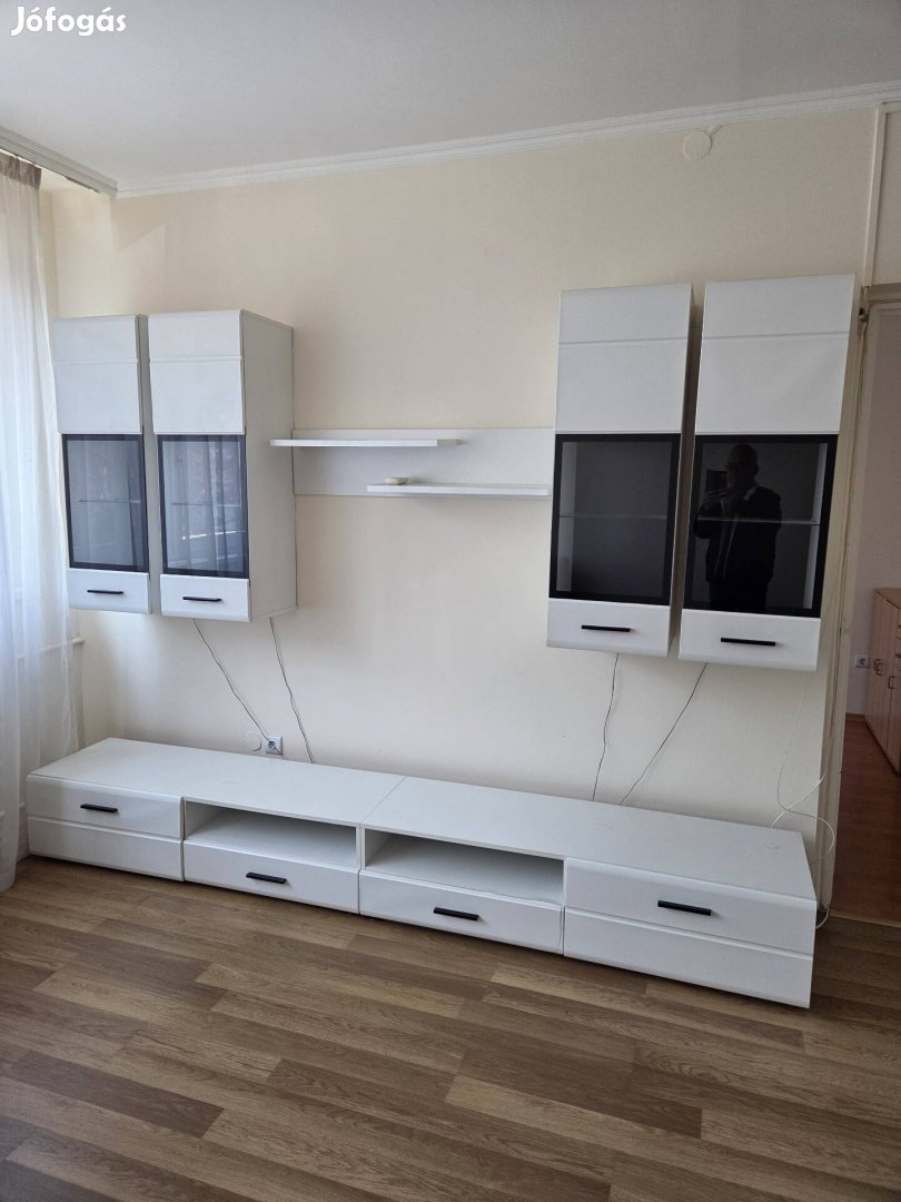 Vitrinsor eladó