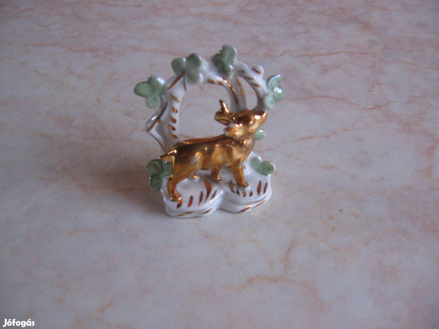 Vitrintárgy, mini porcelán szarvas, kis sérüléssel