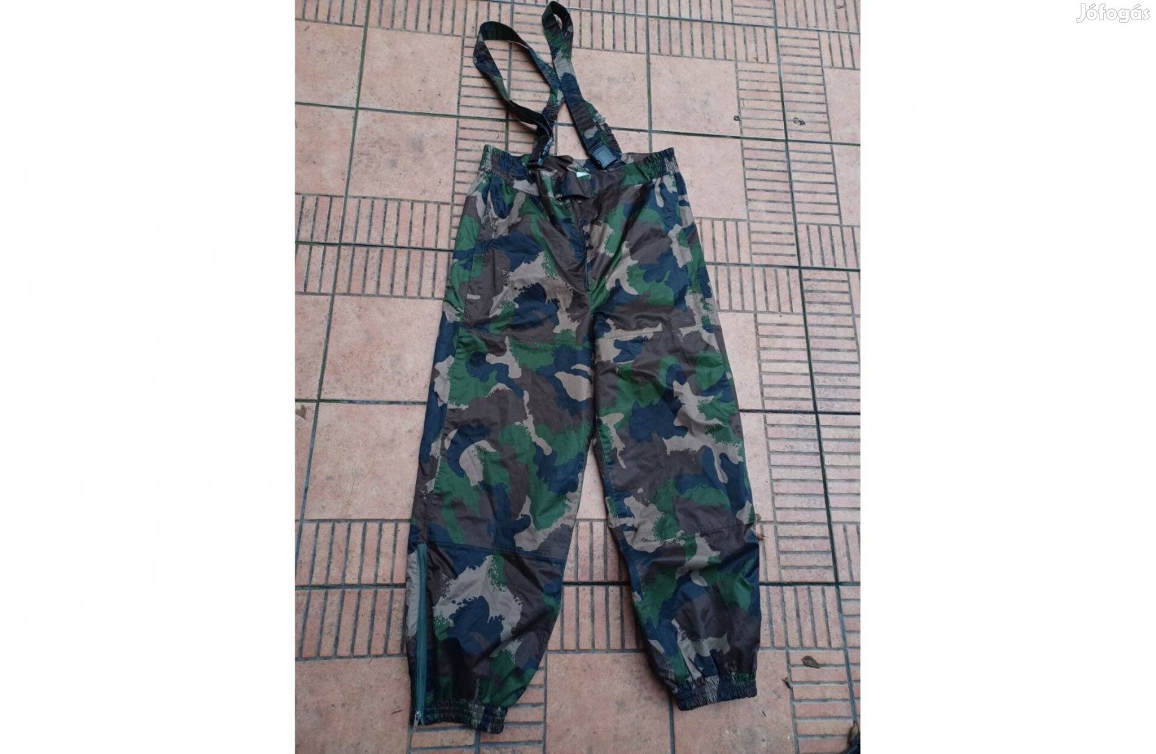 Vízálló terepmintás kantáros katonai horgász vadász nadrág L XL
