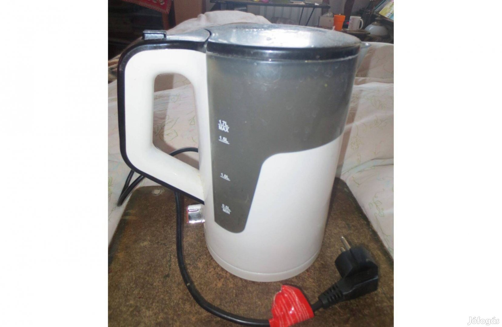 Vízforraló eladó. fehér- szürke színű