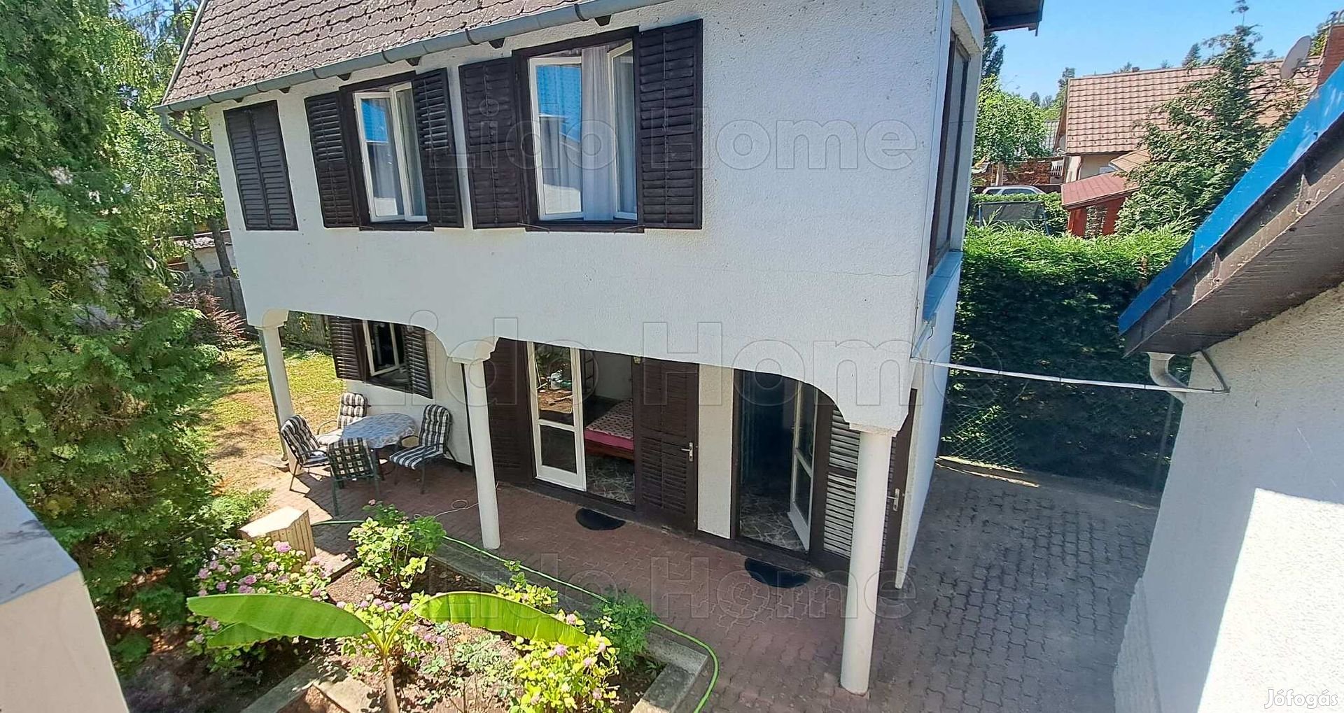 Vízközeli kétszintes nyaraló plusz házzal eladó Balatonszárs