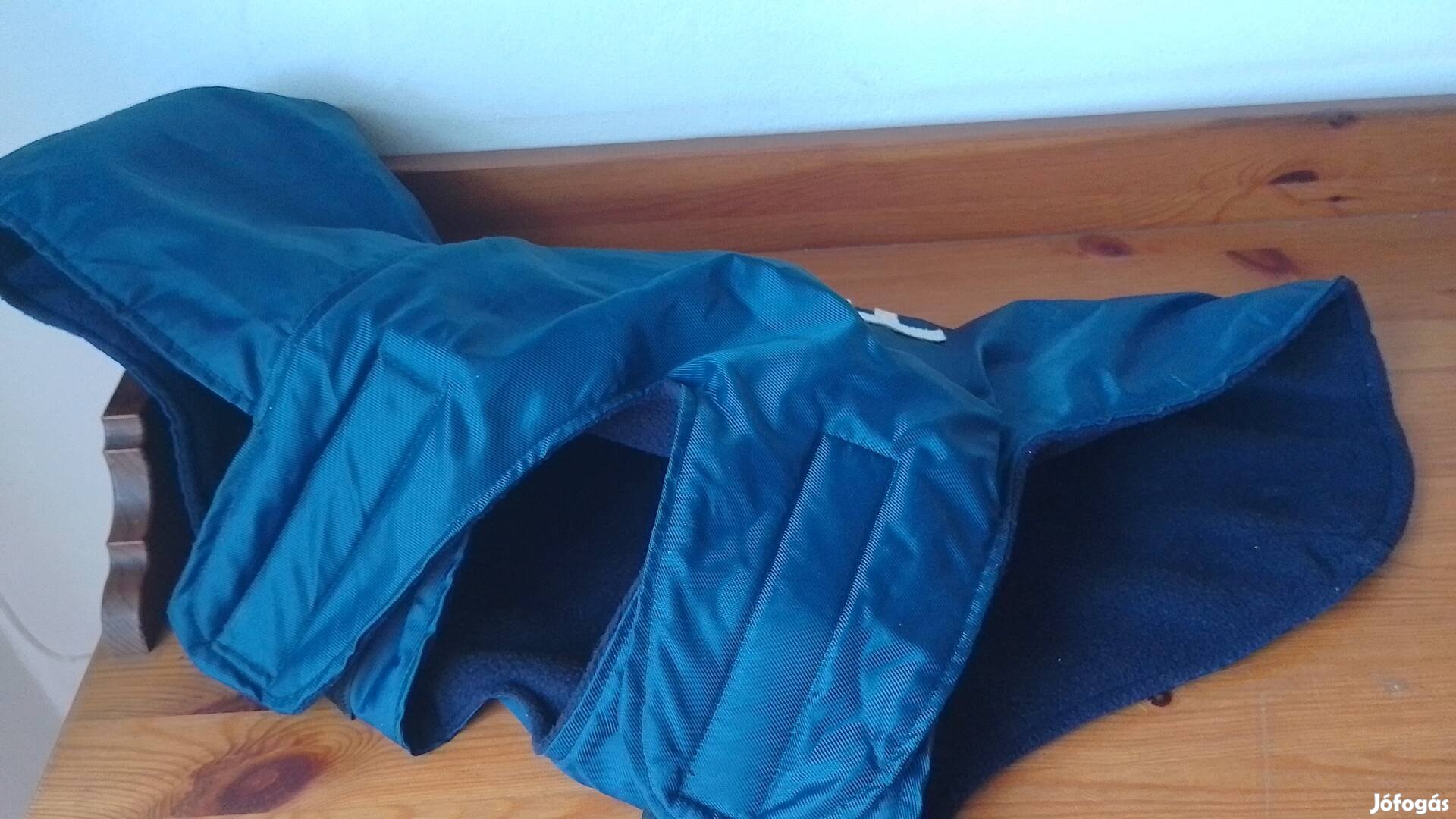 Vizlepergető kapucnis kutyakabát 