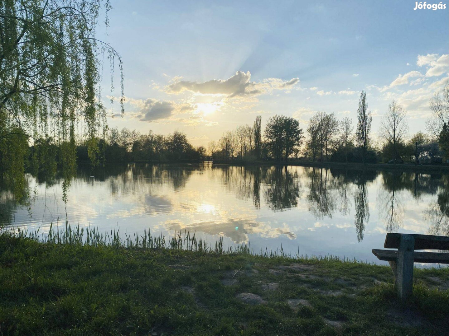 Vízparti duplatelek eladó Vasas horgásztó üdülőrészén!